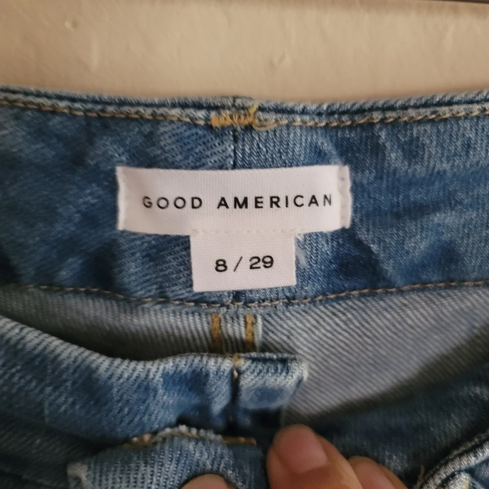 NWT -Good American, Good Classic, Distressed Indigo 334, Size‎ 8/29 - Picture 9 of 12